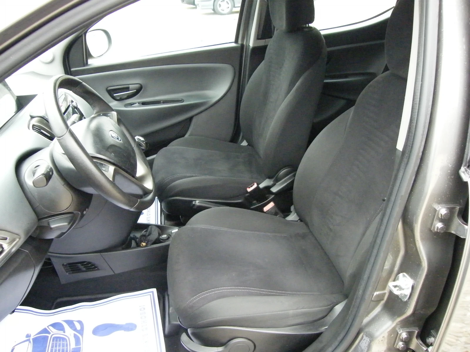 Lancia Ypsilon 1.2i EURO 6B GAZ  | Mobile.bg   8