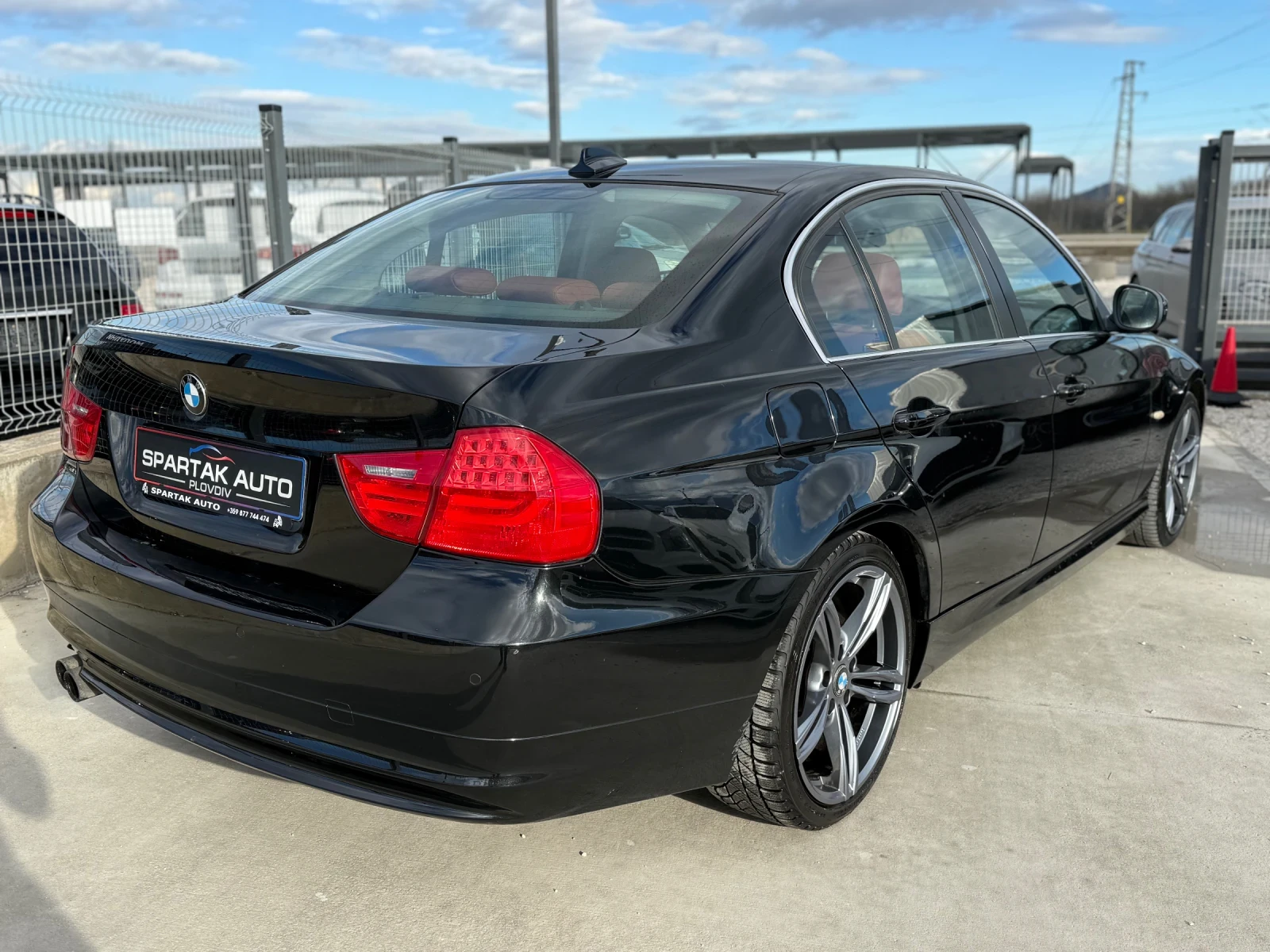 BMW 330 * 2011г* FACE* НАВИ* 220.000КМ* ТОП Състояние - изображение 4