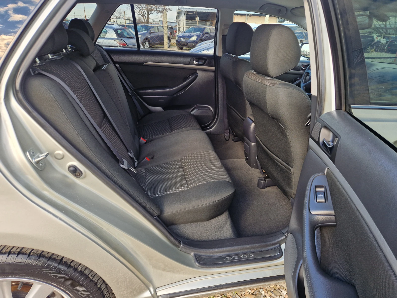 Toyota Avensis 1.8 i 129ch | Mobile.bg � ����������� 17