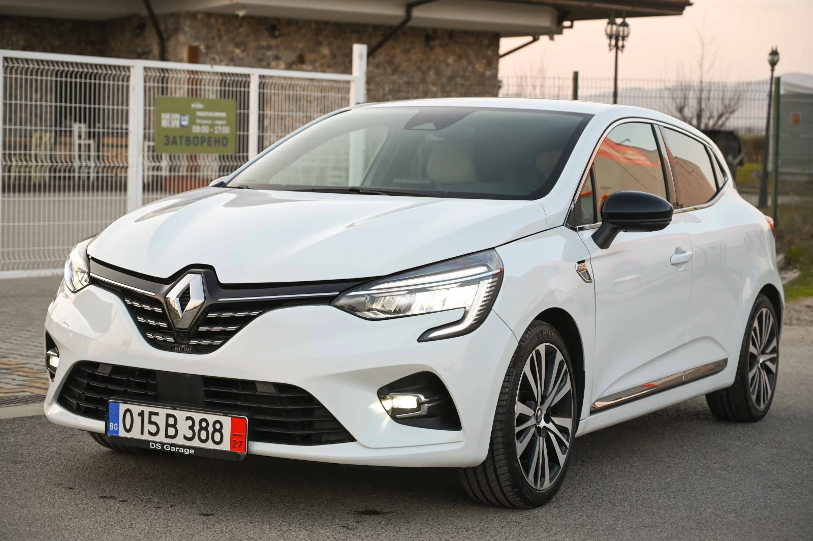 Renault Clio 1.6E-TechHybrid* INITIALE* КАМЕРА* LED* FULL, снимка 3 - Автомобили и джипове - 53869215