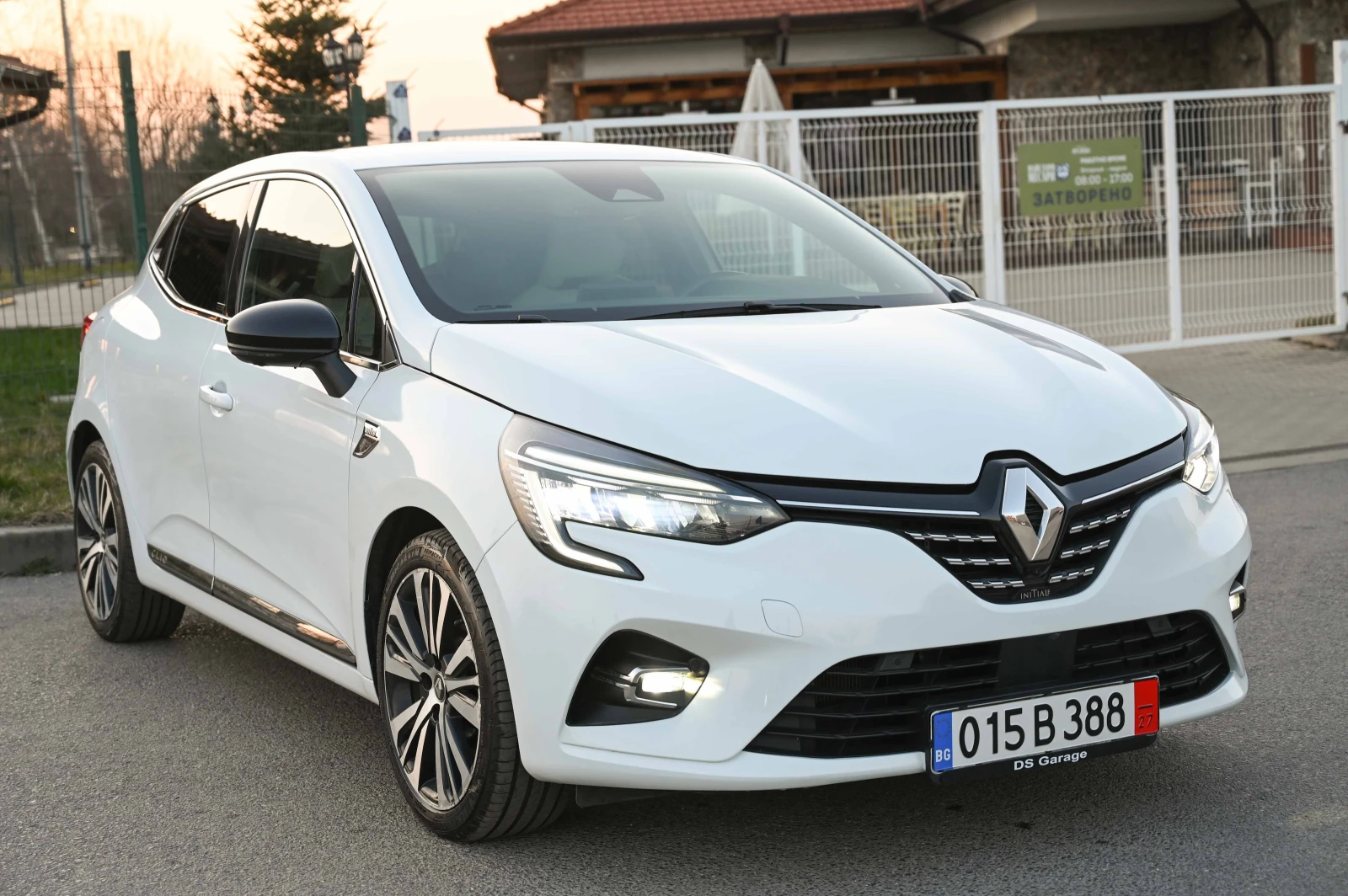 Renault Clio 1.6E-TechHybrid* INITIALE* КАМЕРА* LED* FULL, снимка 4 - Автомобили и джипове - 53869215