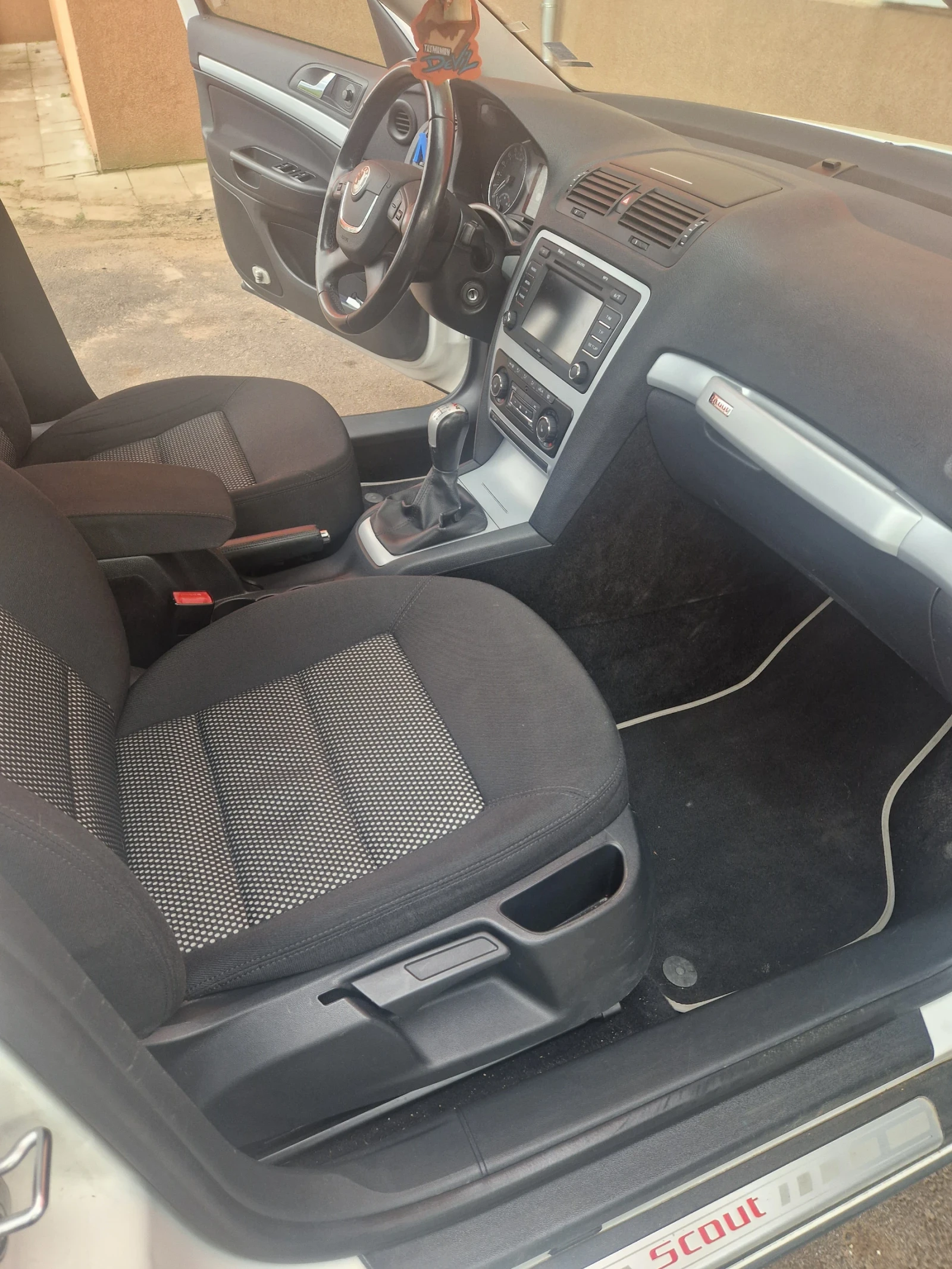 Skoda Octavia Скаут, снимка 12 - Автомобили и джипове - 54315272