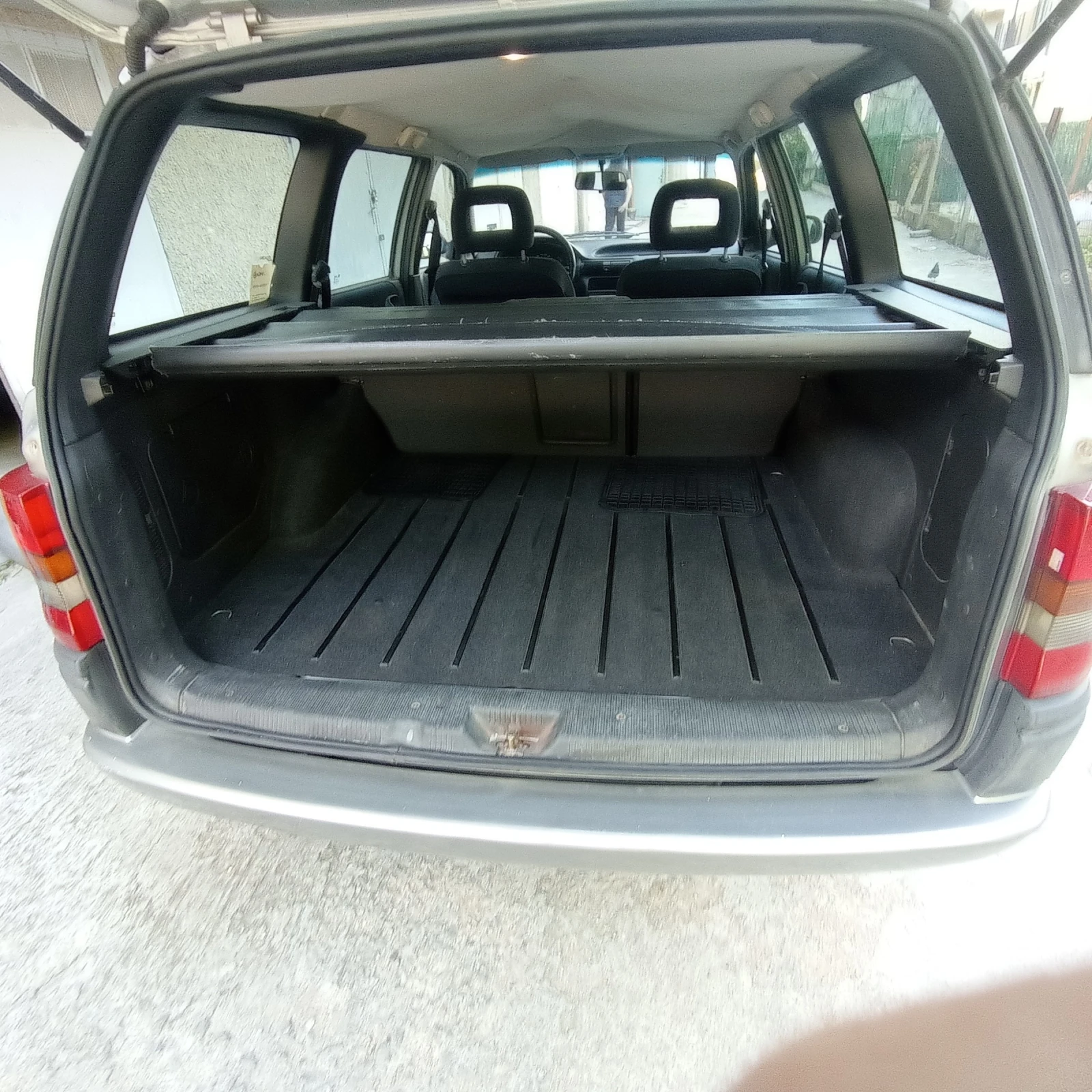 Opel Astra 1, 4, снимка 7 - Автомобили и джипове - 54450618
