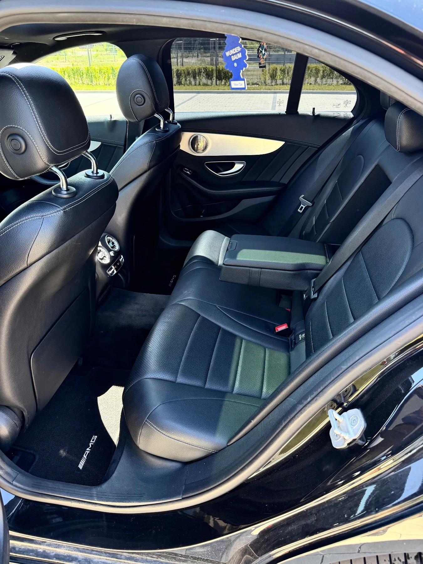 Mercedes-Benz C 250 AMG 4MATIC Burmester, снимка 15 - Автомобили и джипове - 54931039