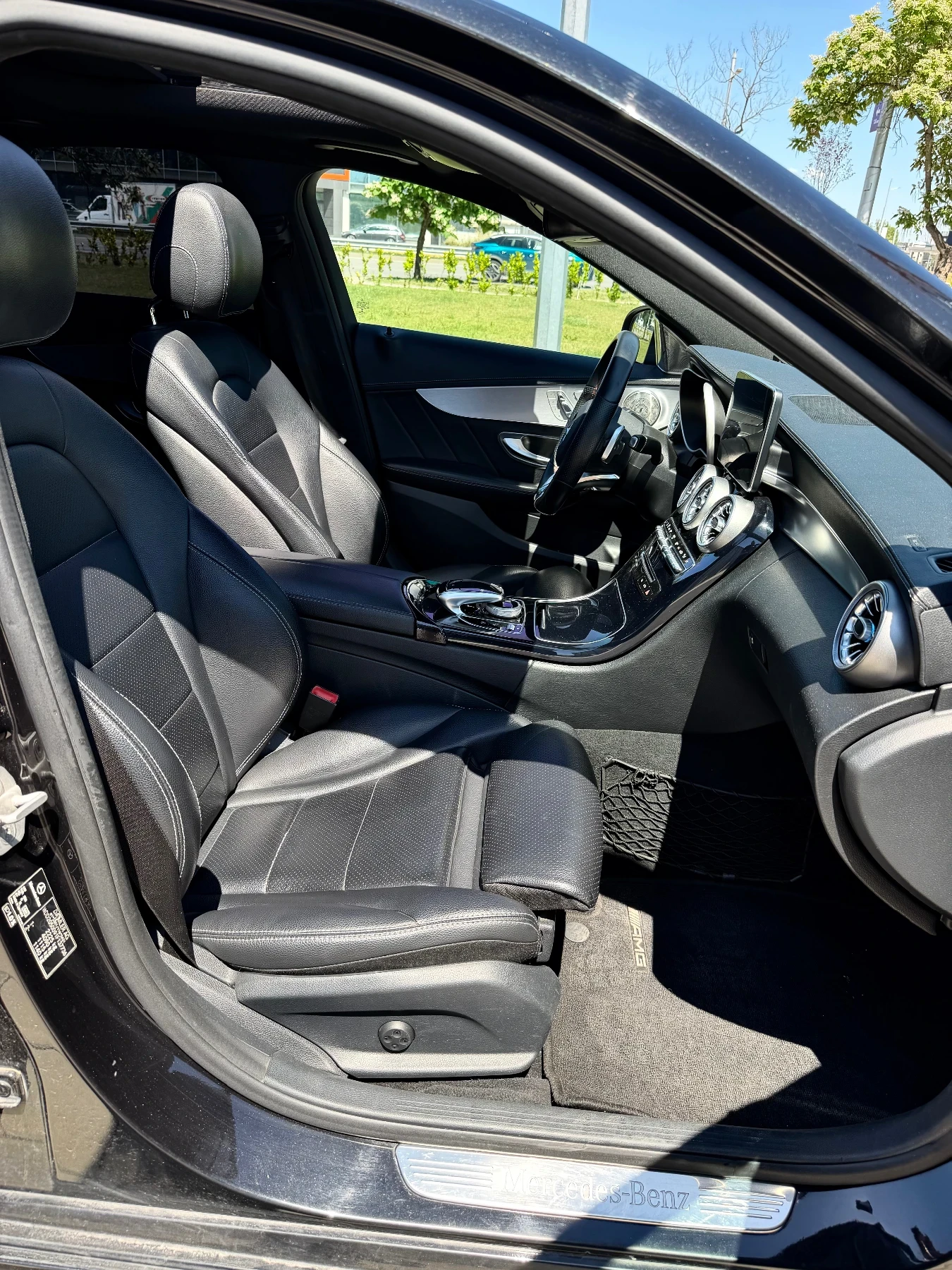 Mercedes-Benz C 250 AMG 4MATIC Burmester, снимка 13 - Автомобили и джипове - 54931039