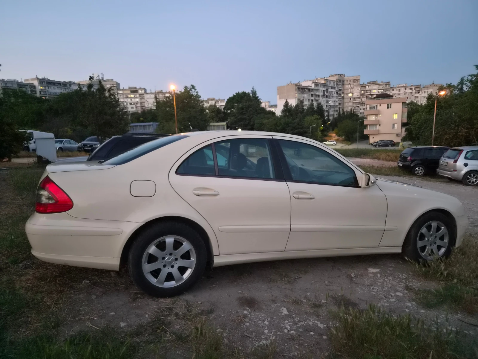 Mercedes-Benz E 200, снимка 7 - Автомобили и джипове - 55062332
