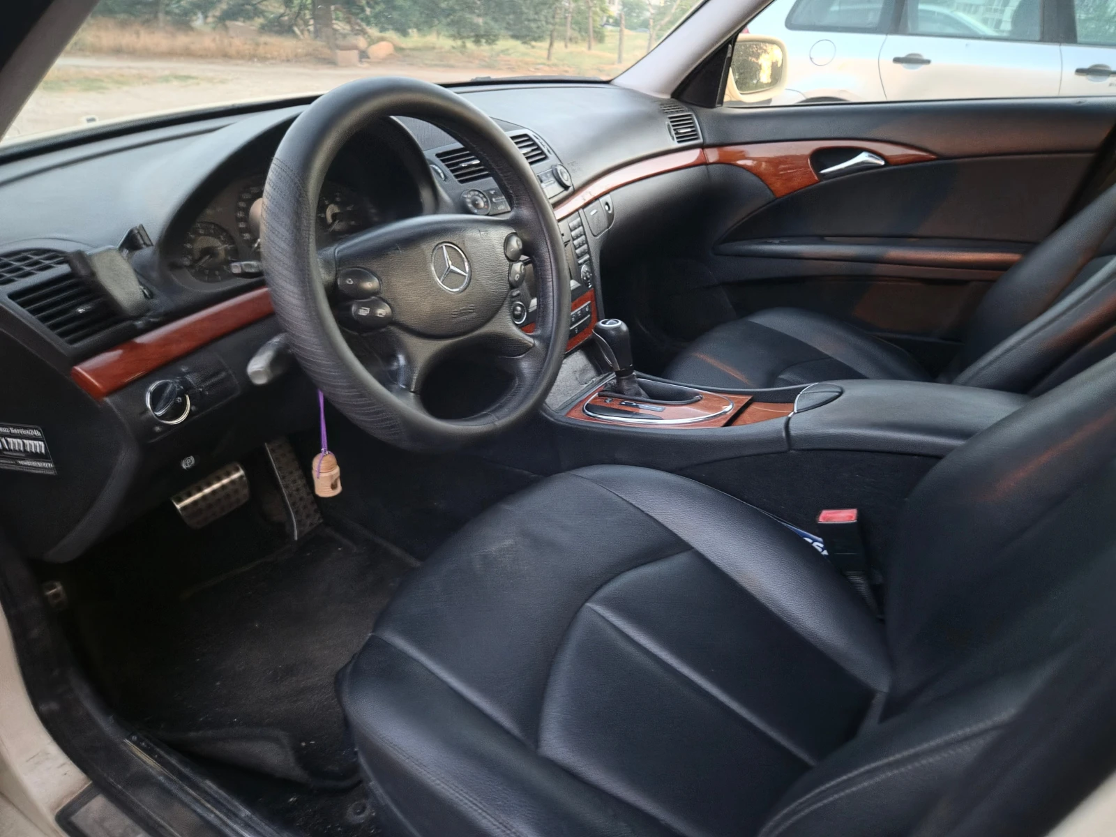 Mercedes-Benz E 200, снимка 6 - Автомобили и джипове - 55062332