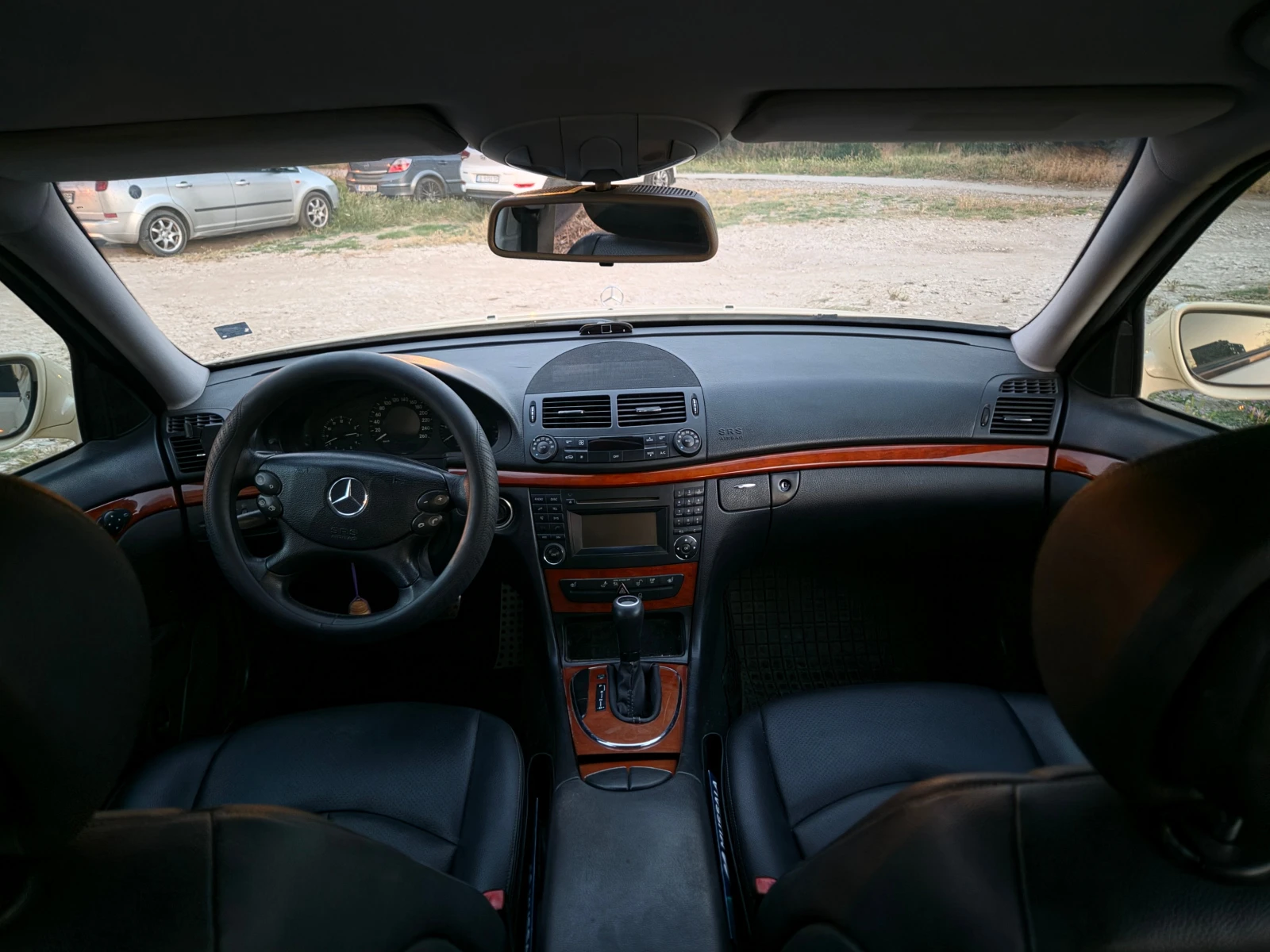 Mercedes-Benz E 200, снимка 10 - Автомобили и джипове - 55062332