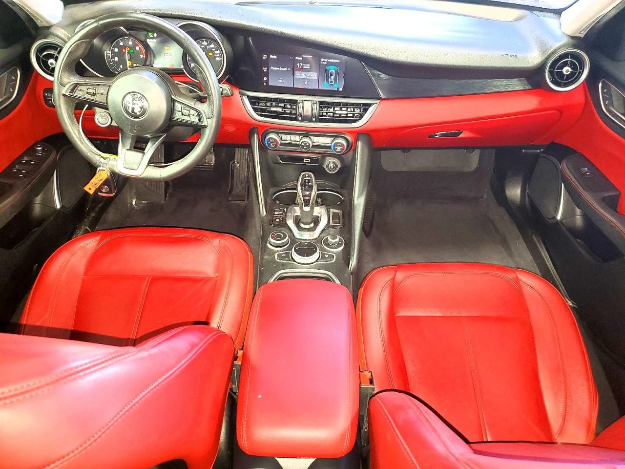 Alfa Romeo Giulia Sport* ПОДГРЕВ* КАМЕРА* KEYLESS* SUNROOF* , снимка 8 - Автомобили и джипове - 55234152
