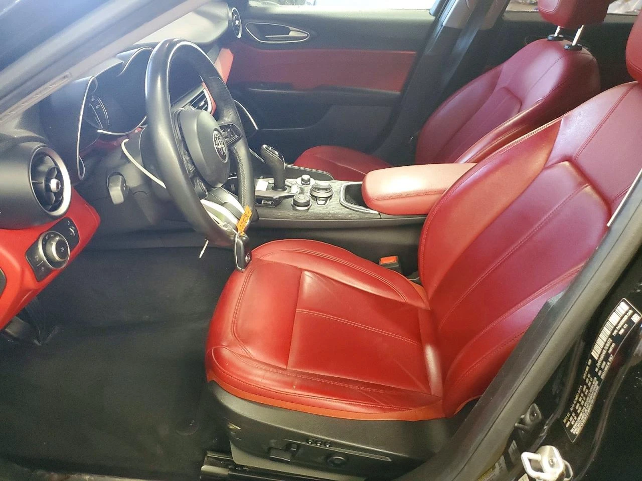 Alfa Romeo Giulia Sport* ПОДГРЕВ* КАМЕРА* KEYLESS* SUNROOF* , снимка 7 - Автомобили и джипове - 55234152