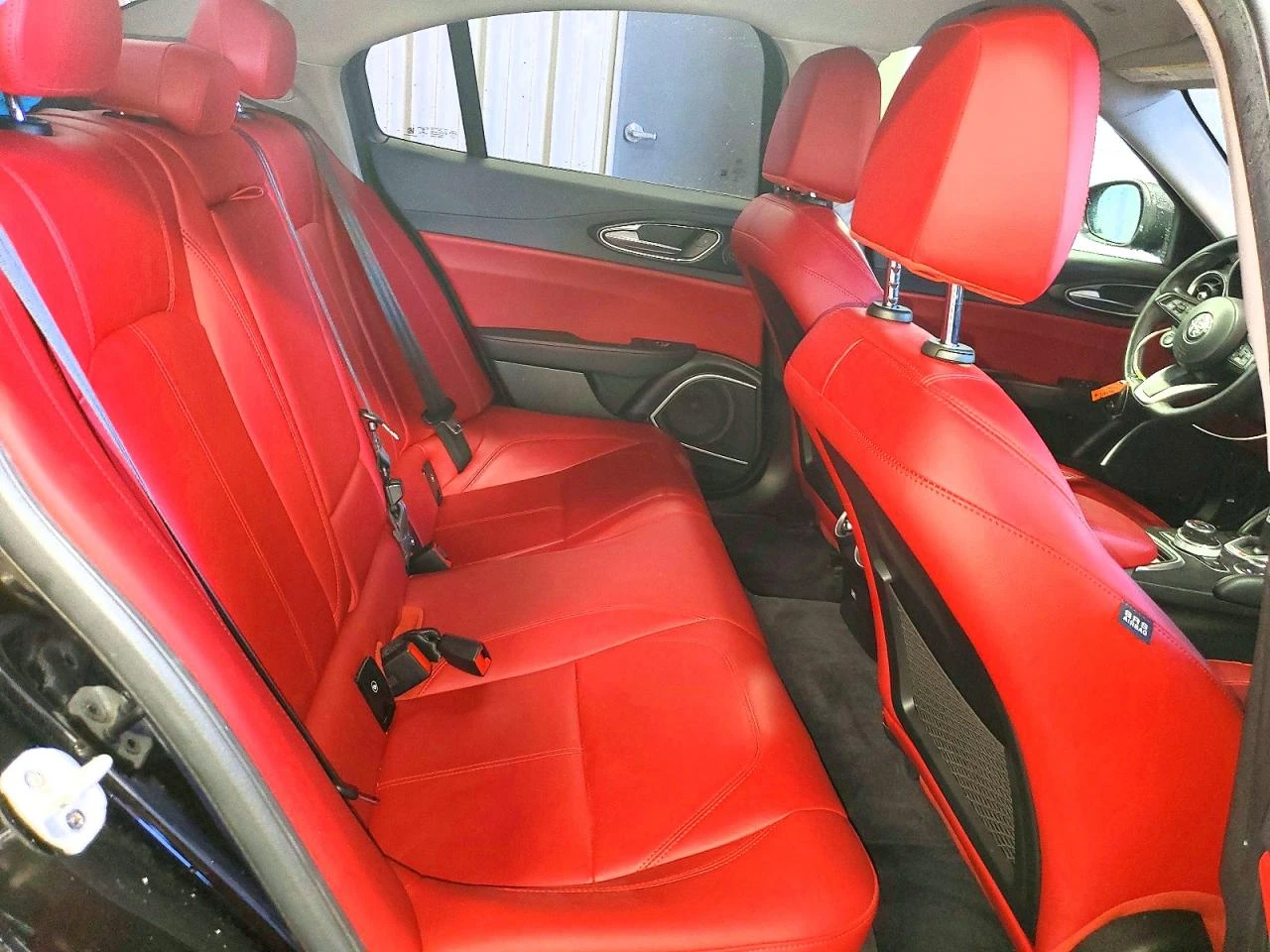 Alfa Romeo Giulia Sport* ПОДГРЕВ* КАМЕРА* KEYLESS* SUNROOF* , снимка 10 - Автомобили и джипове - 55234152