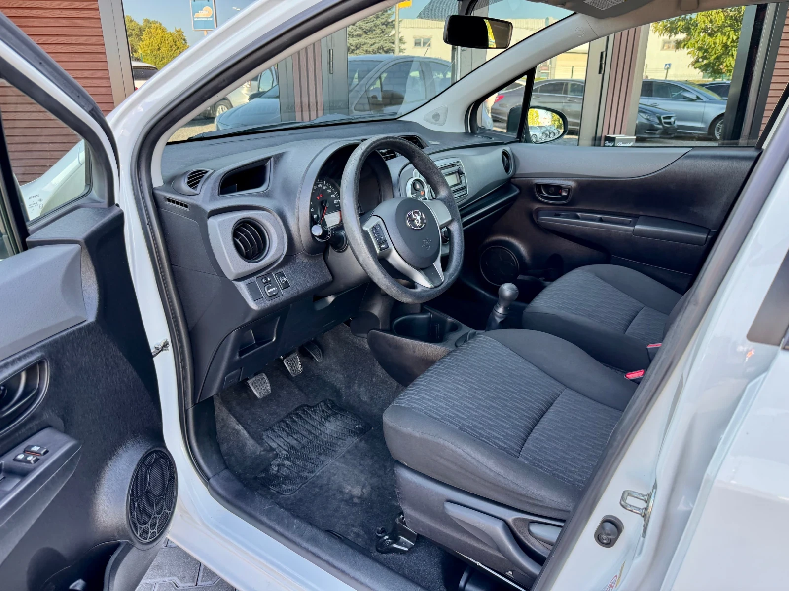 Toyota Yaris, снимка 7 - Автомобили и джипове - 55663674