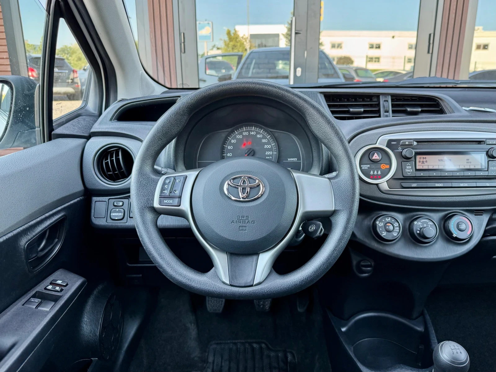 Toyota Yaris, снимка 10 - Автомобили и джипове - 55663674