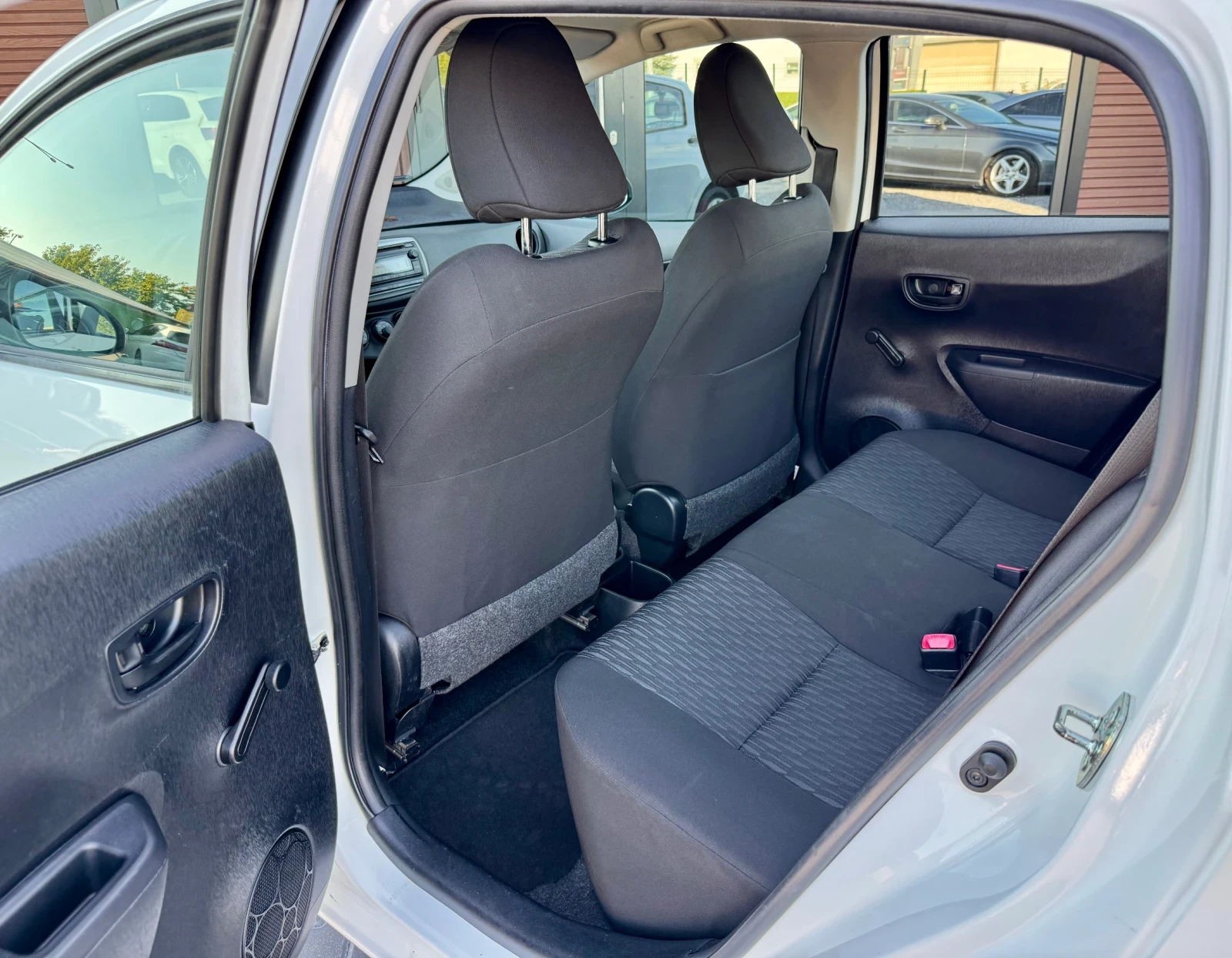 Toyota Yaris, снимка 9 - Автомобили и джипове - 55663674