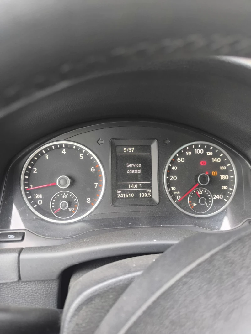 VW Tiguan, снимка 5 - Автомобили и джипове - 52585930