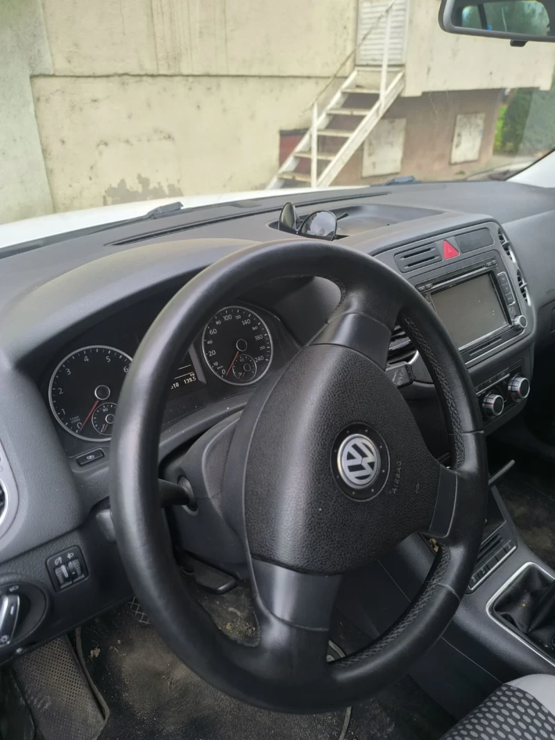 VW Tiguan, снимка 4 - Автомобили и джипове - 52585930