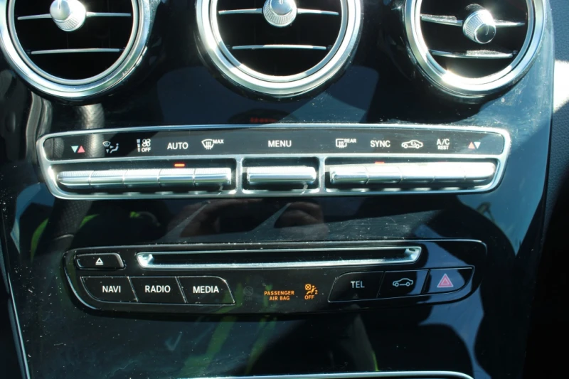 Mercedes-Benz GLC 43 AMG BURMASTER* 360* PANO* NIGHT PACK* KEYLESS GO* AMBI, снимка 10 - Автомобили и джипове - 52962880