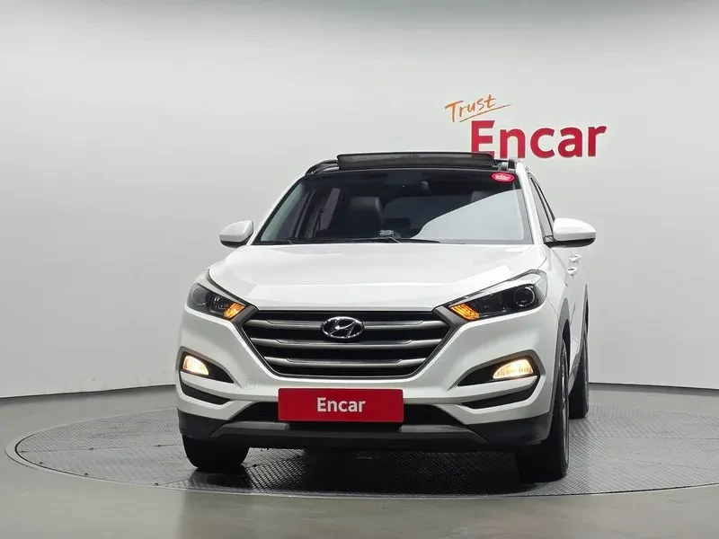 Hyundai Tucson 2.0 2WD STYLE, снимка 3 - Автомобили и джипове - 55801531
