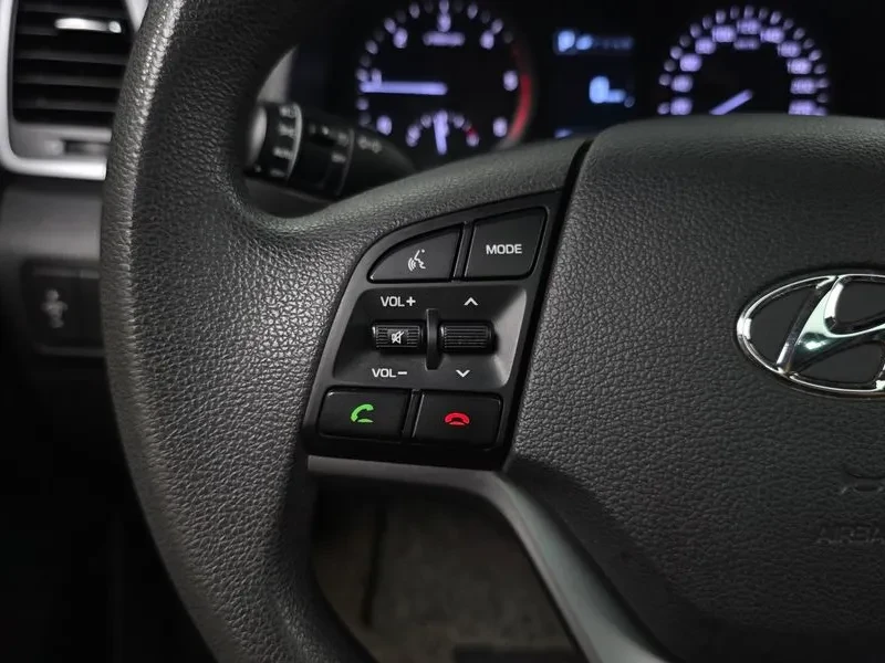 Hyundai Tucson 2.0 2WD STYLE, снимка 17 - Автомобили и джипове - 55801531