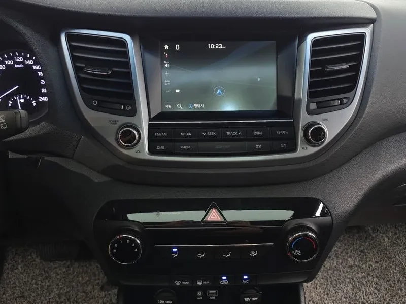 Hyundai Tucson 2.0 2WD STYLE, снимка 14 - Автомобили и джипове - 55801531