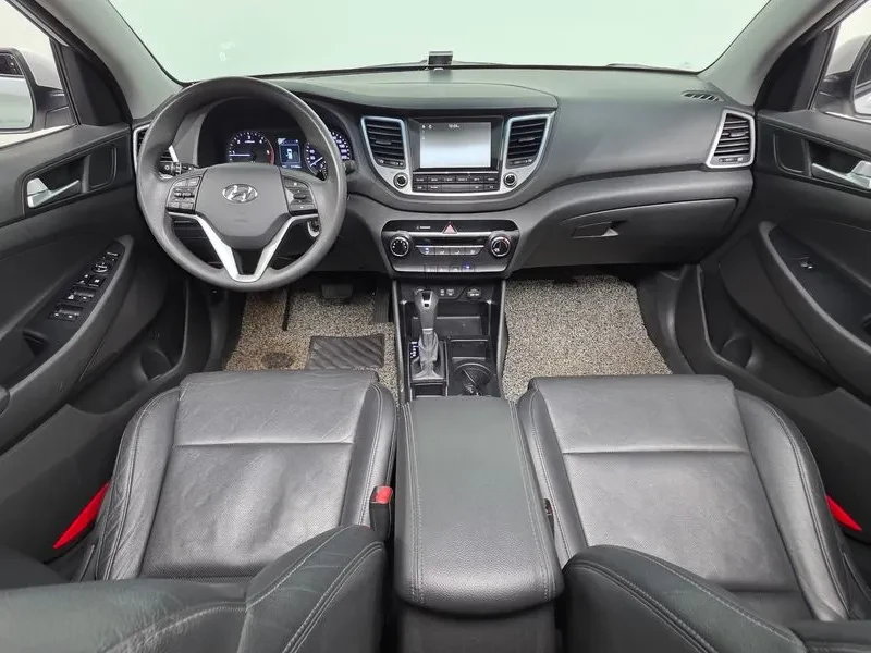 Hyundai Tucson 2.0 2WD STYLE, снимка 7 - Автомобили и джипове - 55801531