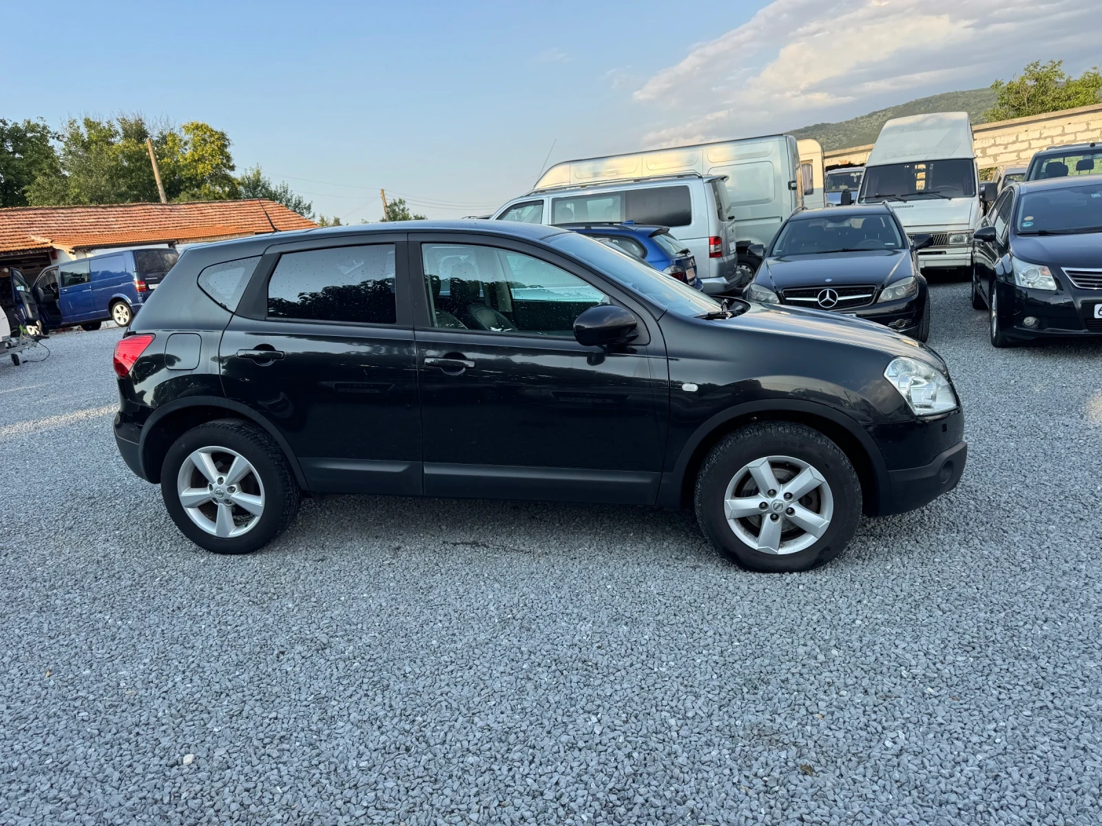 Nissan Qashqai 2.0d 150hp 4x4 панорама-кожа-фул екстри  - изображение 4