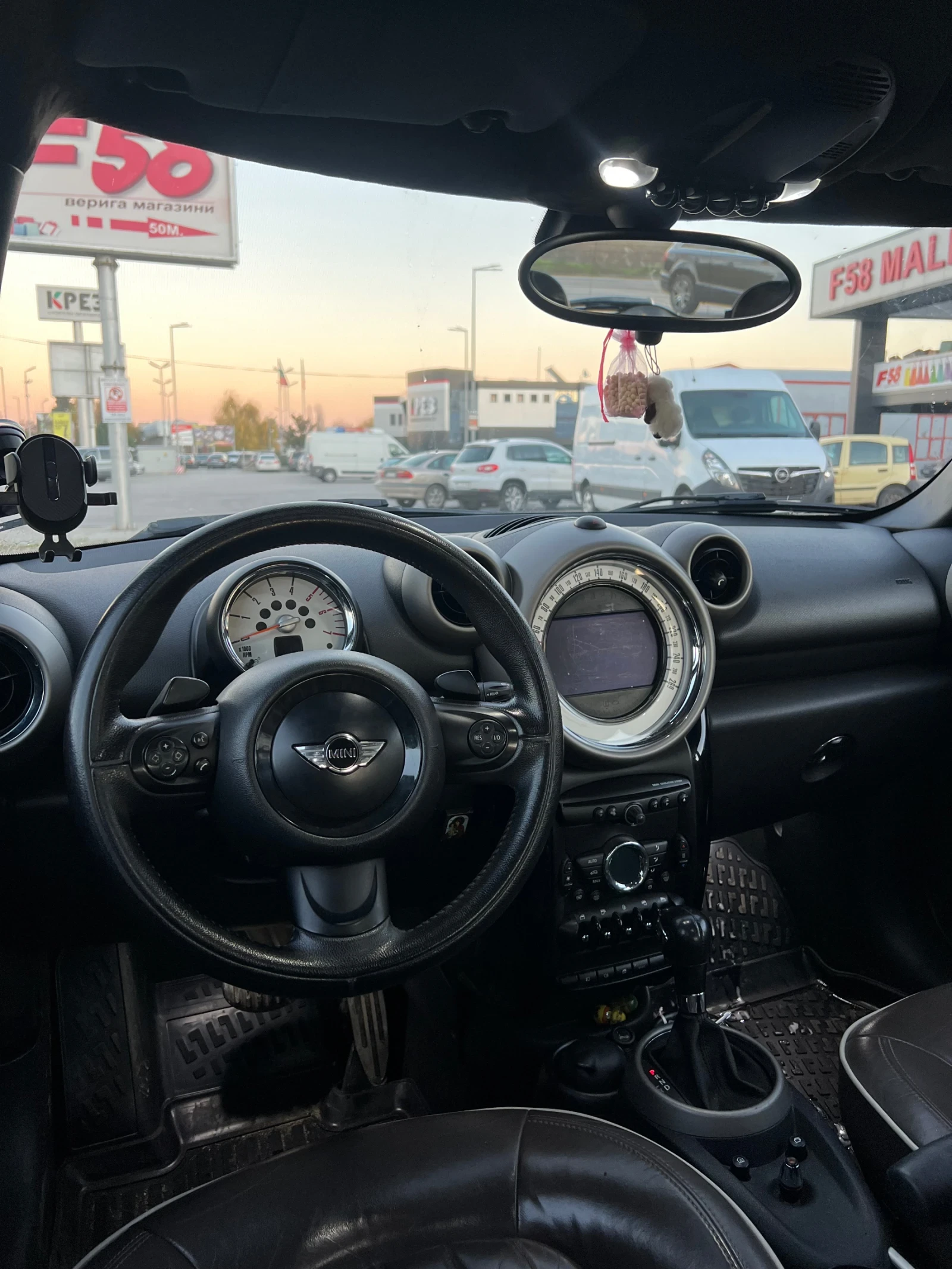 Mini Countryman 2.0 SD, снимка 10 - Автомобили и джипове - 54670058