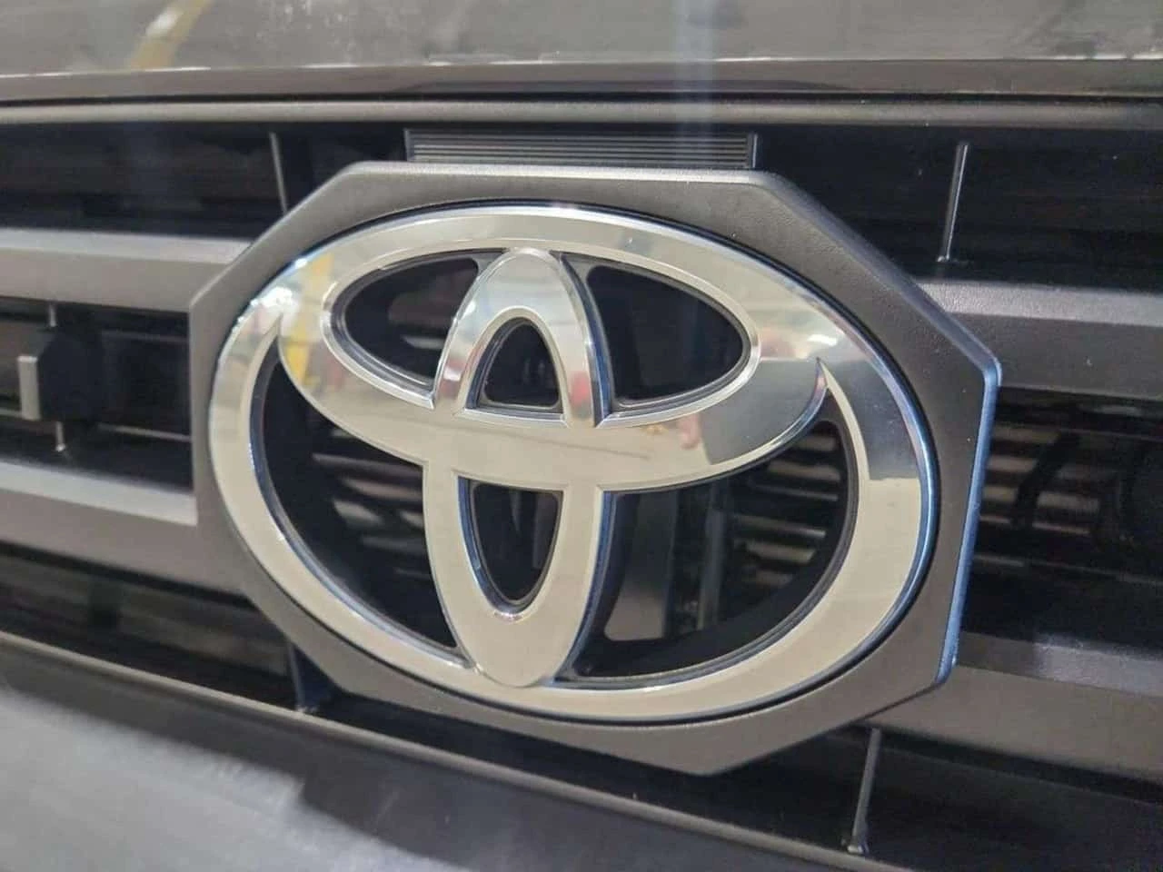 Toyota 4runner * 2.4 SR5; SAFETY SENSE 3.0, SMART KEY, 4WD, HEATE | Mobile.bg � ����������� 8