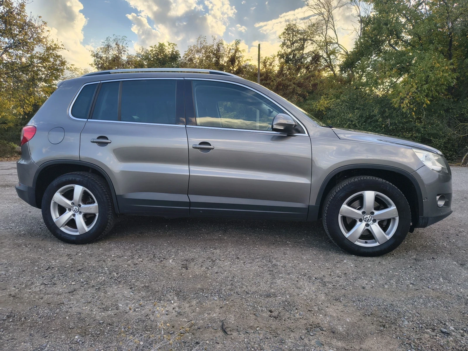 VW Tiguan, снимка 5 - Автомобили и джипове - 56670735