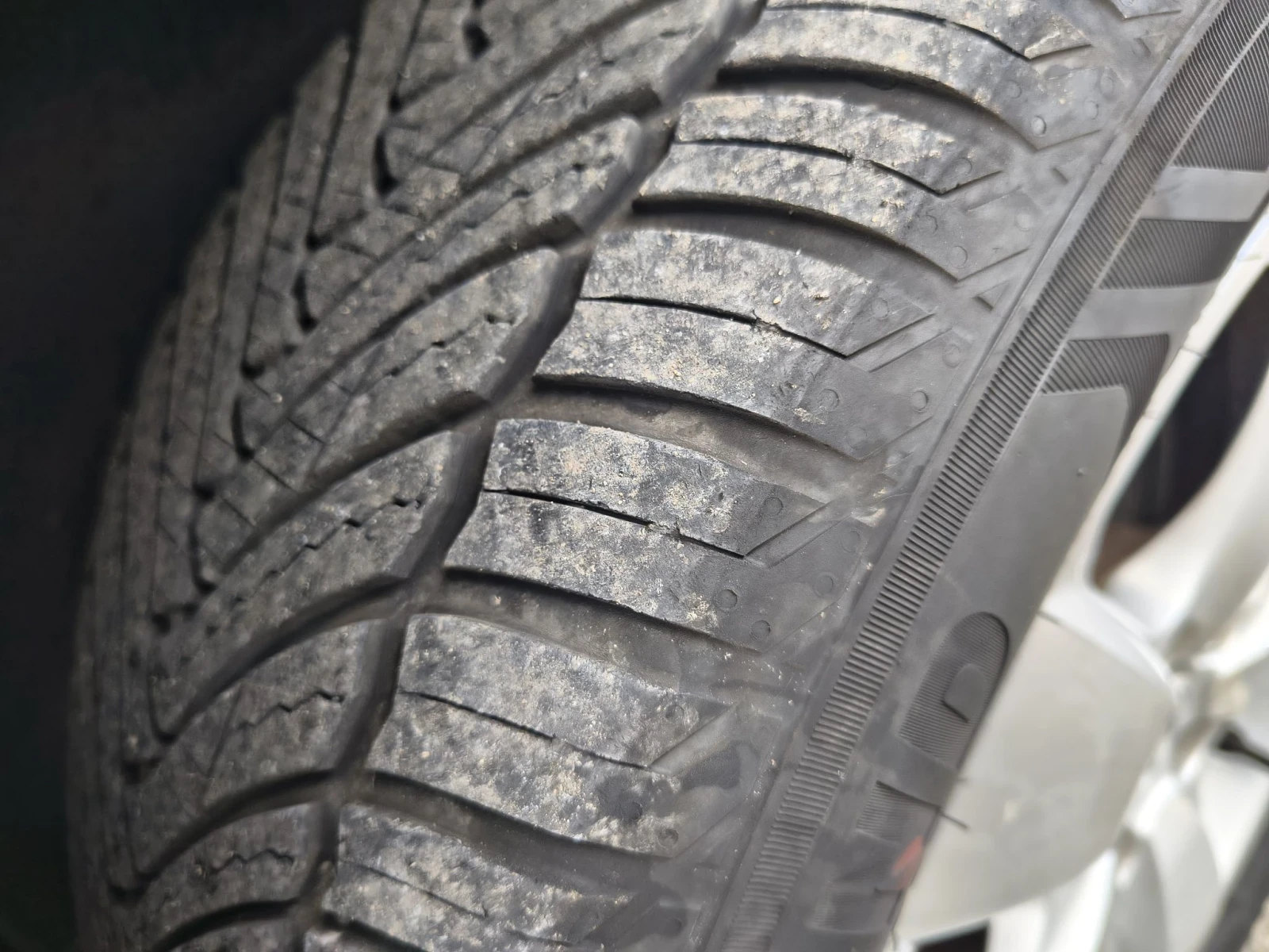 VW Tiguan, снимка 14 - Автомобили и джипове - 56670735