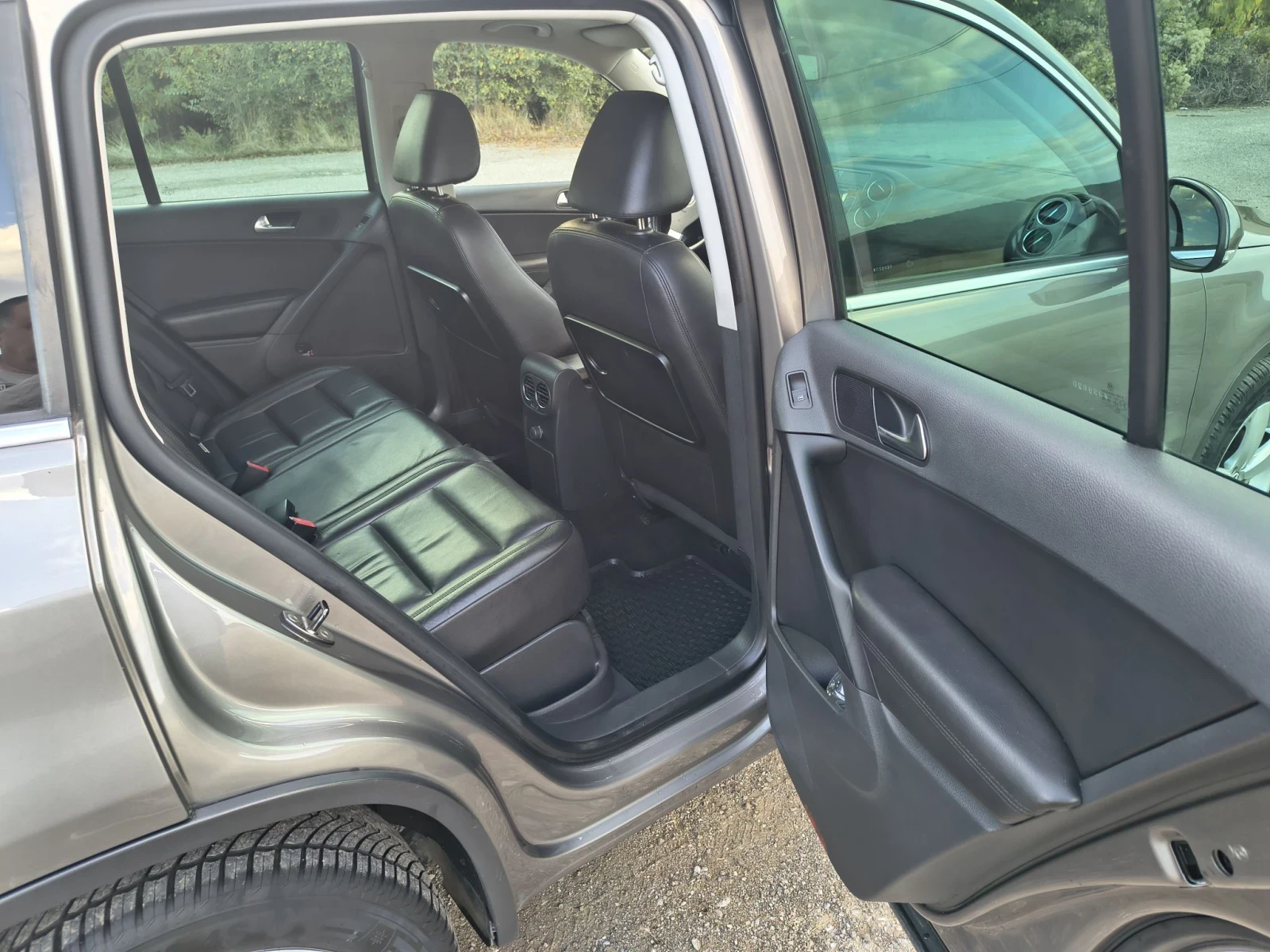 VW Tiguan, снимка 11 - Автомобили и джипове - 56670735