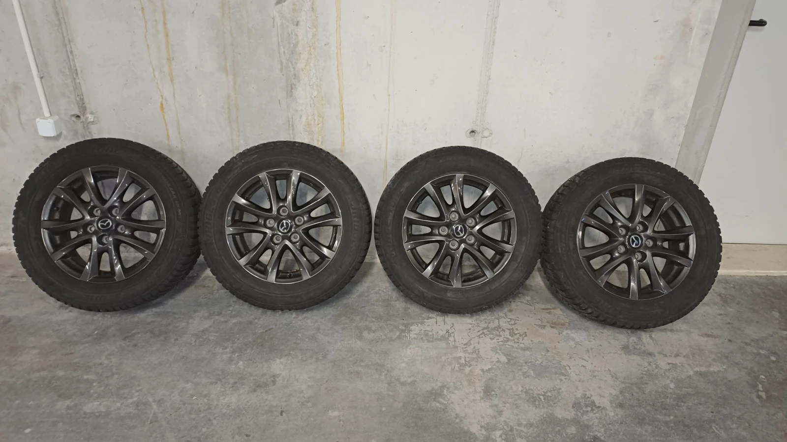Гуми с джанти Bridgestone 215/60R16, снимка 2 - Гуми и джанти - 54961075
