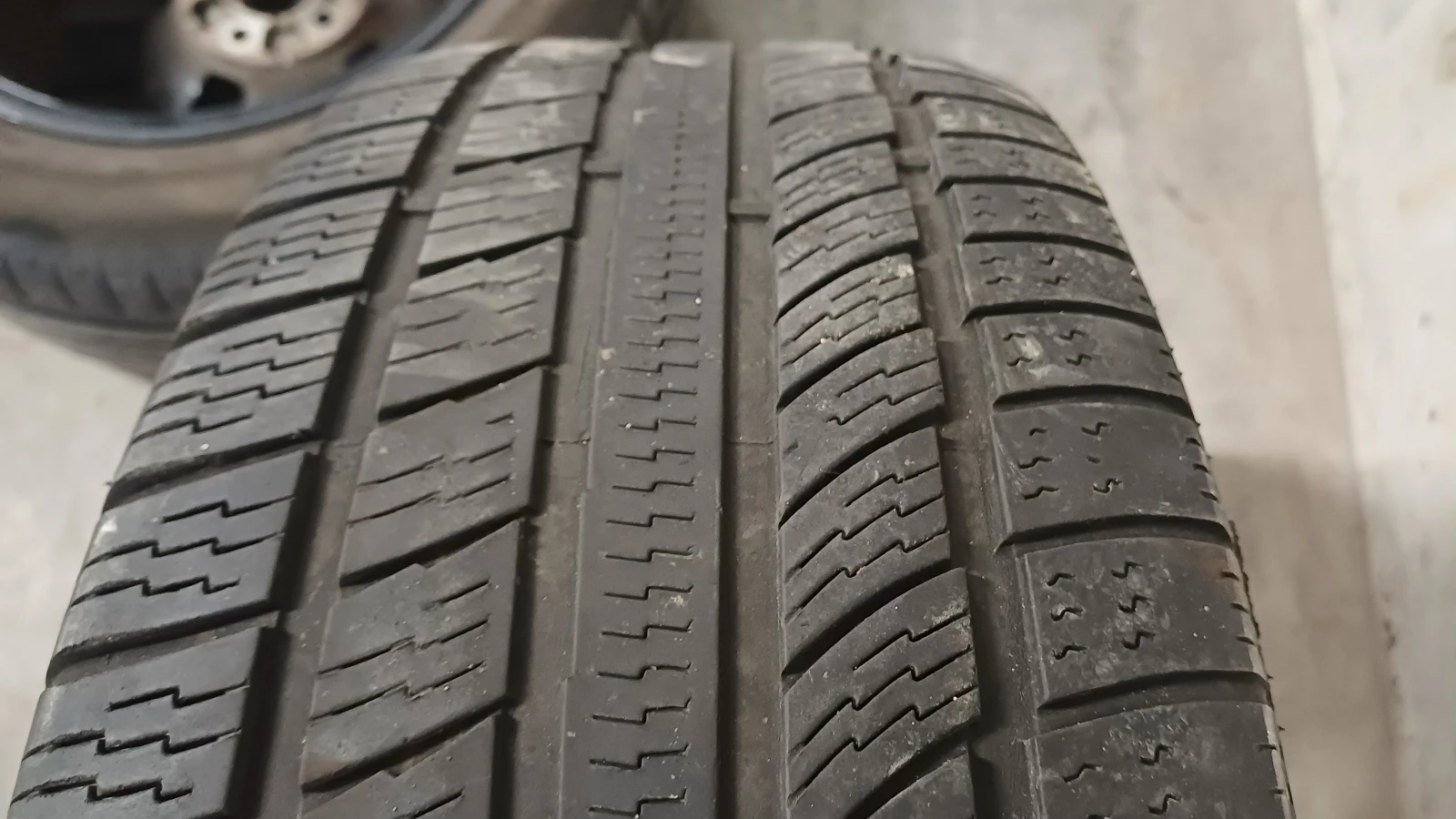 Гуми с джанти Bridgestone 215/60R16, снимка 6 - Гуми и джанти - 54961075