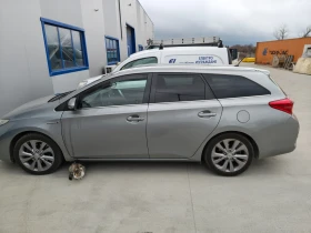 Toyota Auris Комби, снимка 2