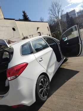 Kia Carens 1.6 CRDI 7места, снимка 4