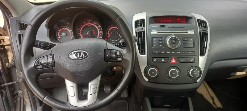 Kia Ceed SW Facelift 1, 4 16w (105 кс.) 2012г 157 500км., снимка 11 - Автомобили и джипове - 47156791