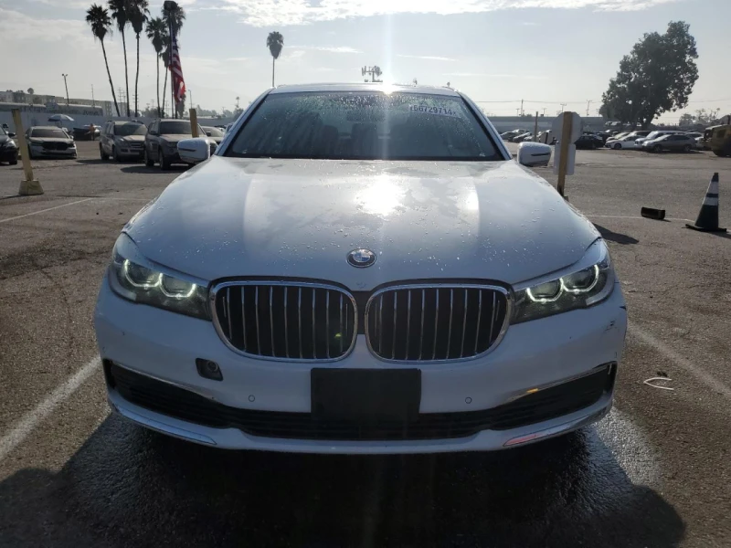 BMW 740 XI* HARMAN/KARDON* ПОДГРЕВ НА ВОЛАНА* ПАНО, снимка 2 - Автомобили и джипове - 47676317