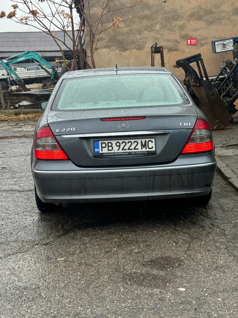 Mercedes-Benz E 220, снимка 2 - Автомобили и джипове - 48264371