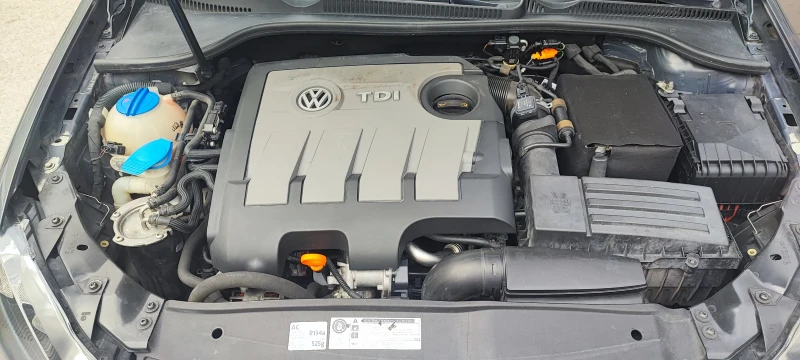 VW Golf 1.6 TDI, снимка 10 - Автомобили и джипове - 49512354