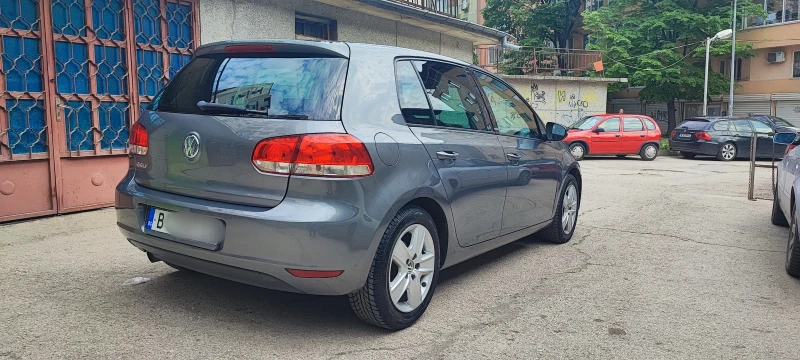 VW Golf 1.6 TDI, снимка 4 - Автомобили и джипове - 49512354