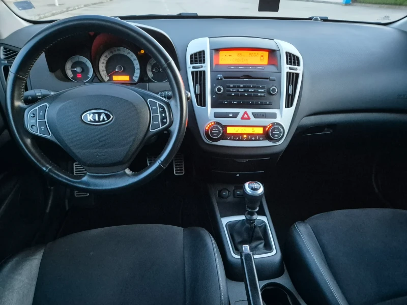 Kia Ceed 1.6, снимка 10 - Автомобили и джипове - 49848552