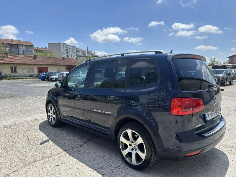 VW Touran, снимка 10 - Автомобили и джипове - 52285621