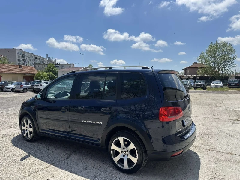 VW Touran, снимка 12 - Автомобили и джипове - 52285621