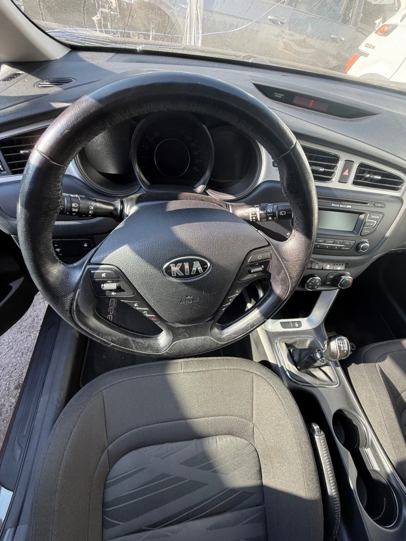 Kia Ceed 1.4 бензин, снимка 7 - Автомобили и джипове - 51350700