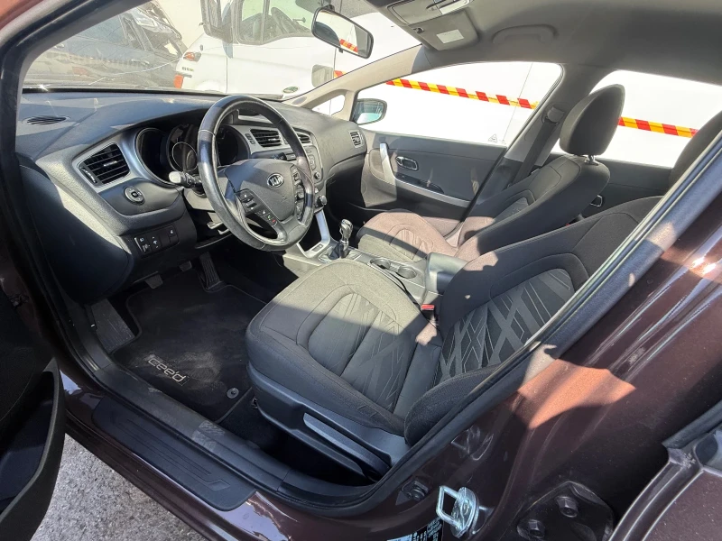 Kia Ceed 1.4 бензин, снимка 5 - Автомобили и джипове - 51350700