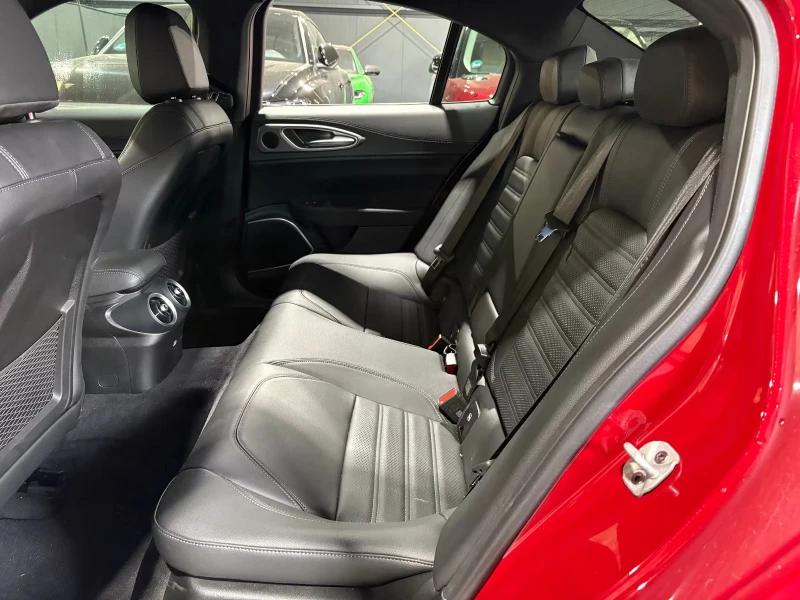 Alfa Romeo Giulia VELOCE/Q4/280HP/BI-XEN/H&K/CAM/MEMO/NAVI/322gpr, снимка 16 - Автомобили и джипове - 51723857