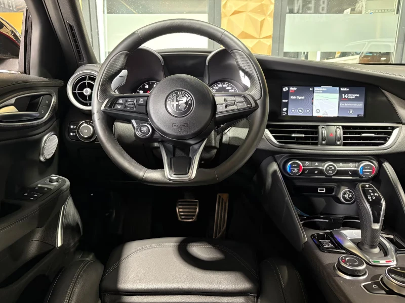 Alfa Romeo Giulia VELOCE/Q4/280HP/BI-XEN/H&K/CAM/MEMO/NAVI/322gpr, снимка 11 - Автомобили и джипове - 51723857