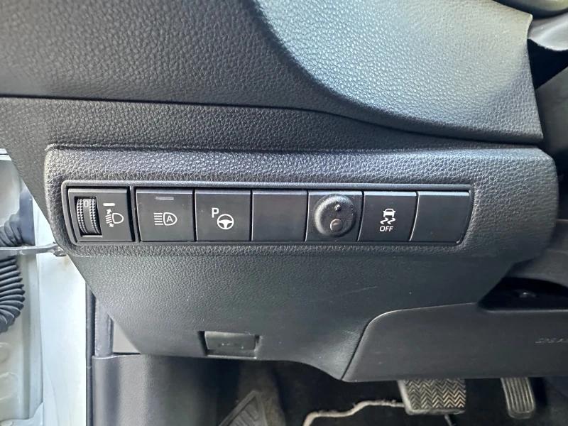 Toyota Corolla 2.0 Hybrid e-CVT, снимка 11 - Автомобили и джипове - 52189726