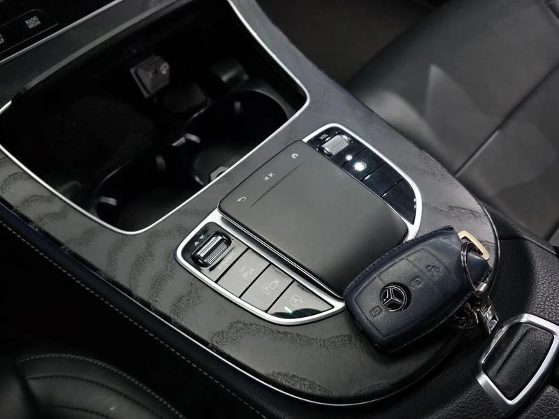 Mercedes-Benz E 220 E220d 4MATIC AMG Line| 194к.с.| ВКЛ.ТЕХНОТЕСТ, снимка 9 - Автомобили и джипове - 55191190