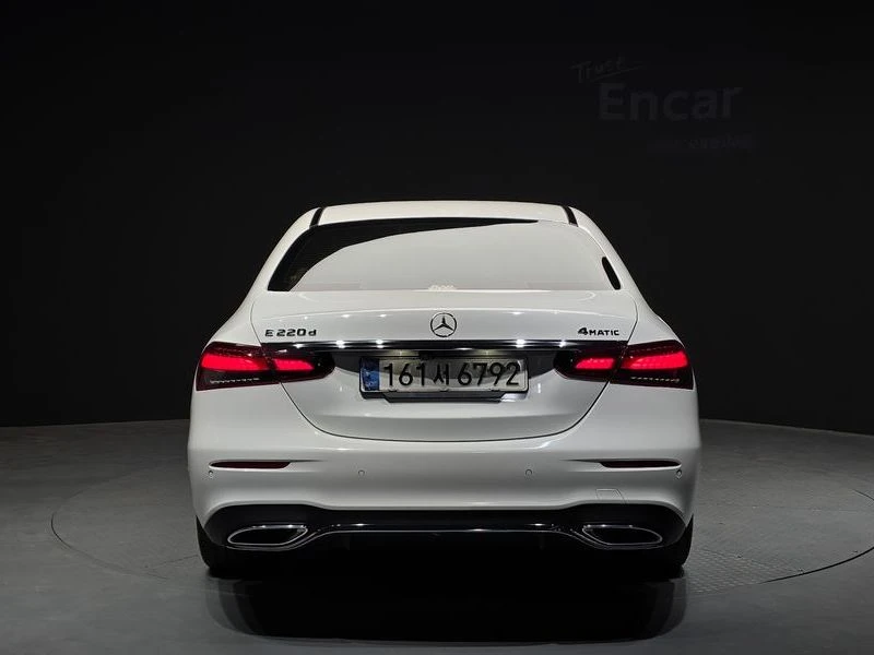 Mercedes-Benz E 220 E220d 4MATIC AMG Line| 194к.с.| ВКЛ.ТЕХНОТЕСТ, снимка 4 - Автомобили и джипове - 55191190